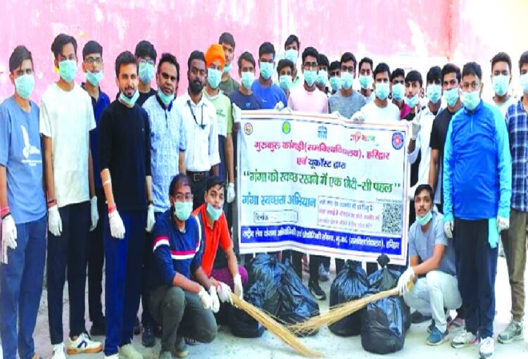 students in cleanliness campaign