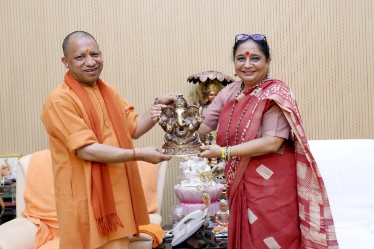 Ritu Khanduri With Yogi Adityanath