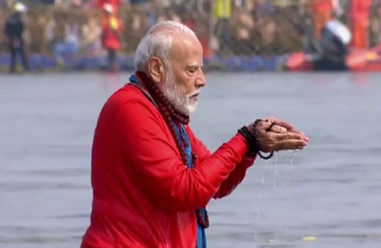 PM Modi took holy dip at Mahakumbh