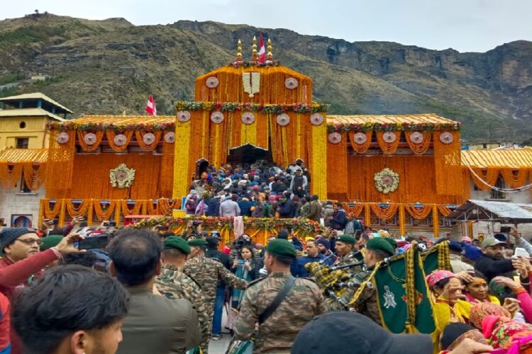 श्रद्धालुओं के लिए खुले बद्री विशाल के कपाट